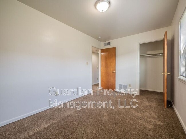 Building Photo - 1115 N College Dr