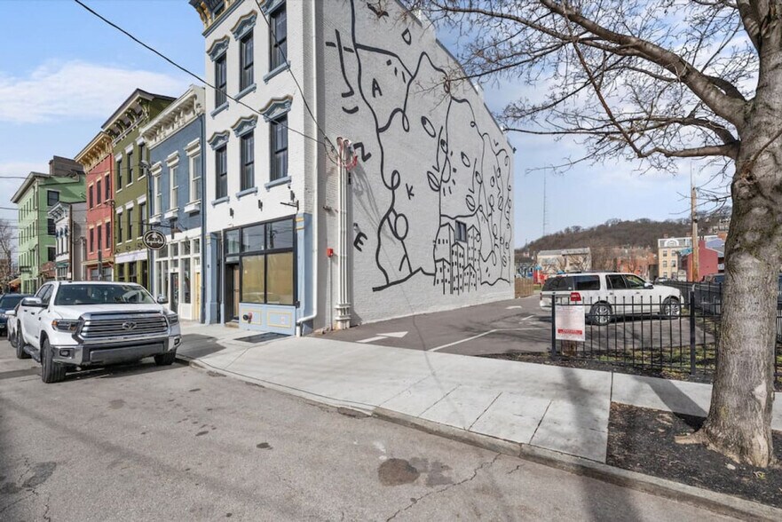 Building Photo - 18 W Elder St