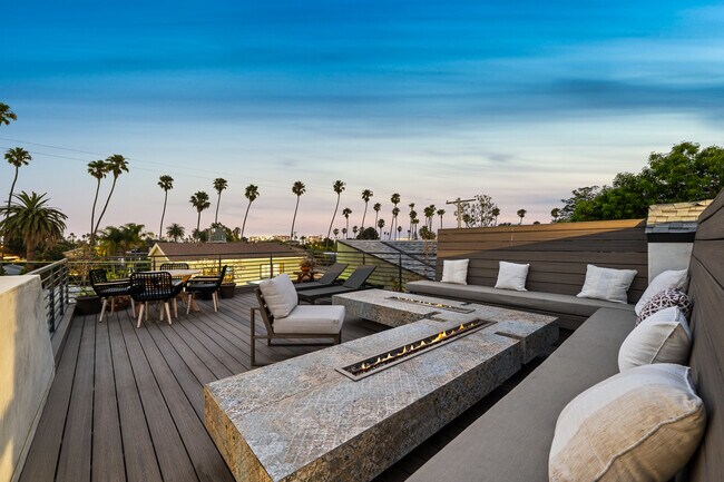 Building Photo - 838 California Ave