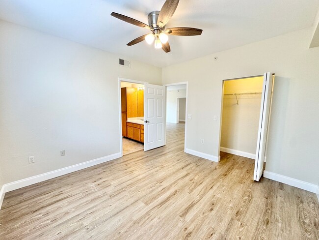 Building Photo - ** FAIRWAY PRESERVE ** 3 BED / 2 BATH COND...