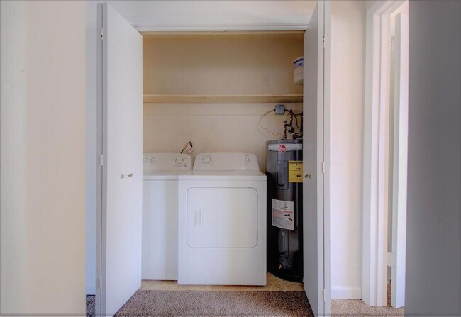 Building Photo - Great Value in convenient location!