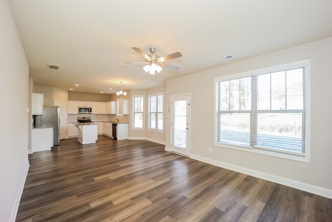 Building Photo - 425 Flowery Branch Ct