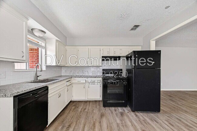 Building Photo - 16835 S Lighthouse Dr