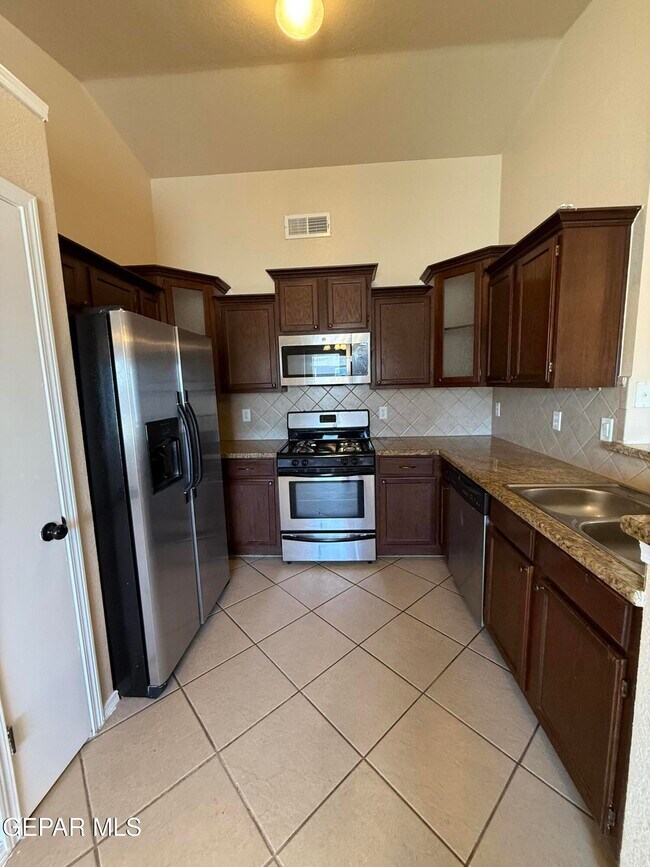 Building Photo - 732 Desert Sage Dr
