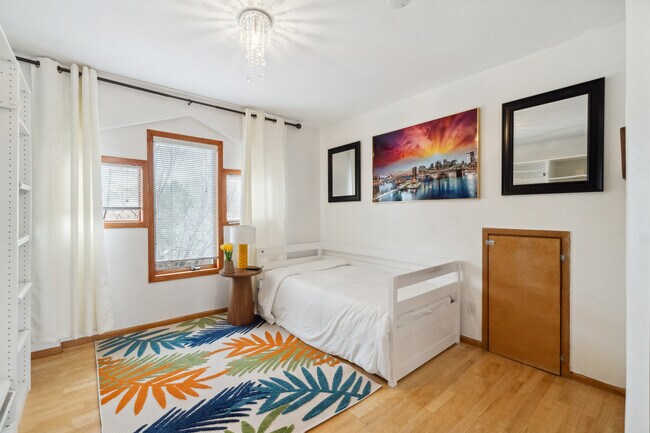 Building Photo - 40 Ella St