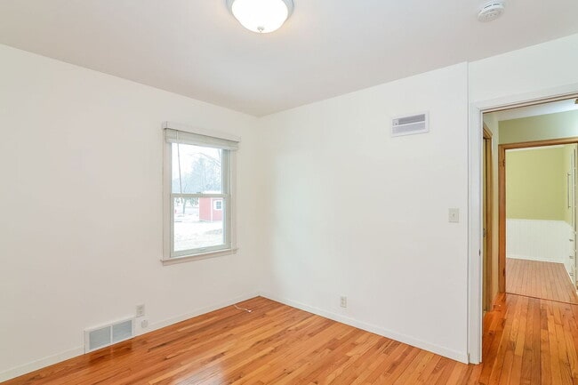 Building Photo - 2420 Sumter Ave S