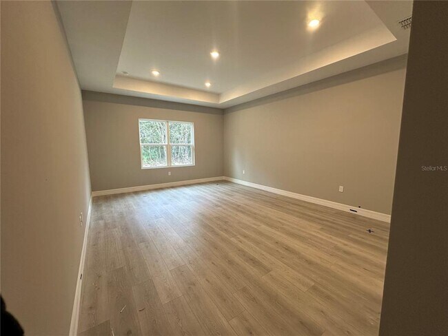 Building Photo - 9 Mimosa Ct W