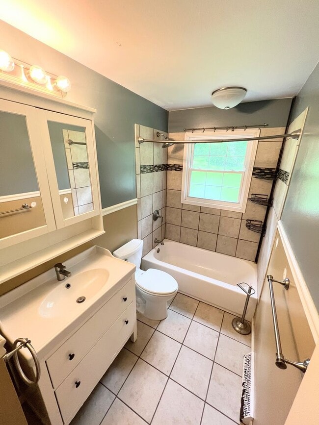 Building Photo - 3 Bedroom House in Campbell County