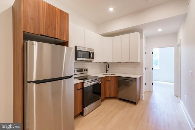 Building Photo - 4408 Lancaster Ave