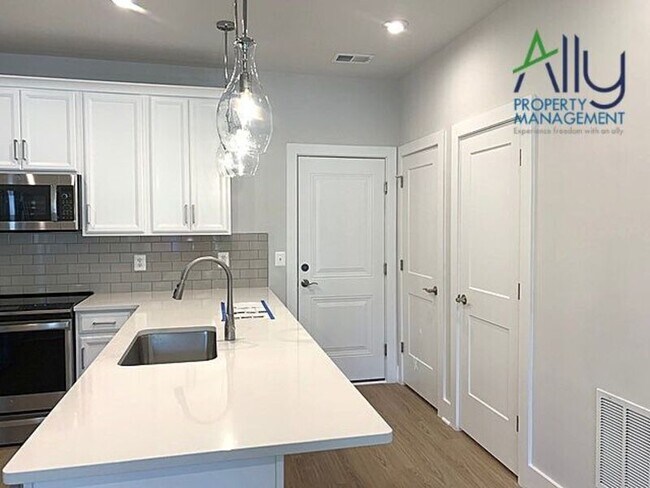 Building Photo - 822 Wesley Ln