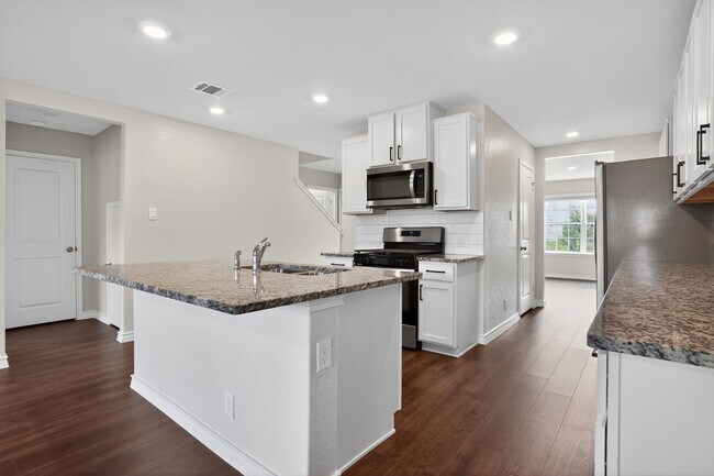 Building Photo - Spacious 5BR Home with Game Room, First-Floor Primary Suite & Appliances Included