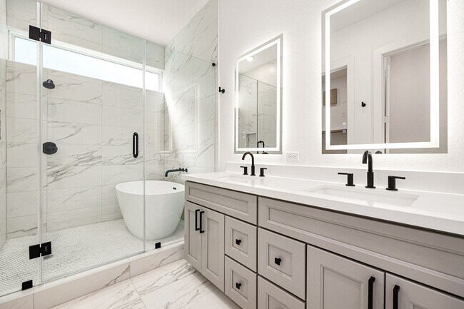 Building Photo - 747 Dumble St