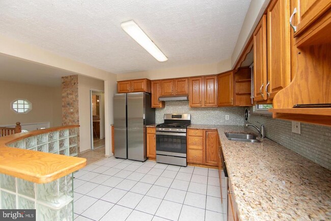 Building Photo - 15 Knollwood Dr