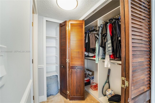 Building Photo - 6039 Collins Ave