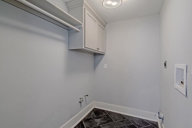 Building Photo - 2422 Truxillo St
