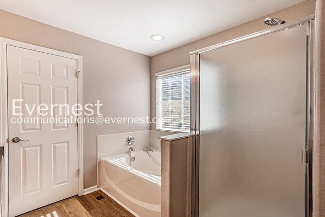 Building Photo - Spacious Home with Fenced Backyard and 2-Car Garage / 4 Bed, 3 Bath  / Voucher Accepted / Coming ...