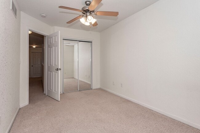 Building Photo - Spacious Duplex with Fenced Yard