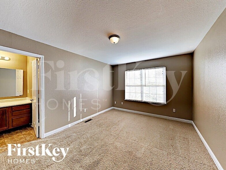 Building Photo - 3944 Hornickel Dr