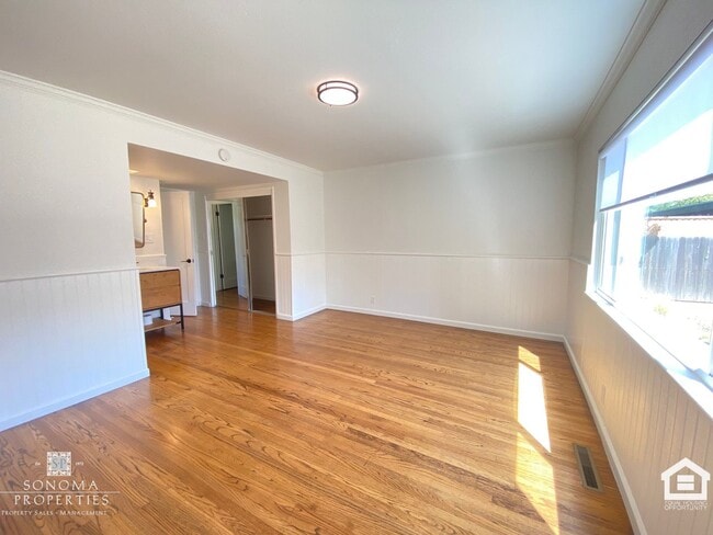 Building Photo - Charming 2bd/2ba House in Downtown Sonoma!