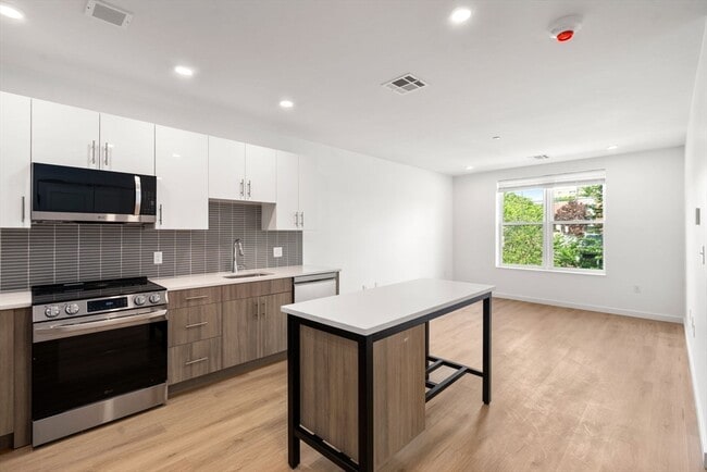 Building Photo - 40 Centre St