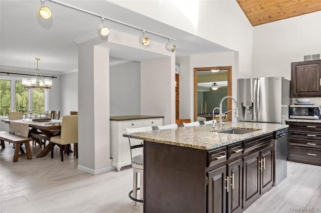 Building Photo - 613 Horsepound Rd