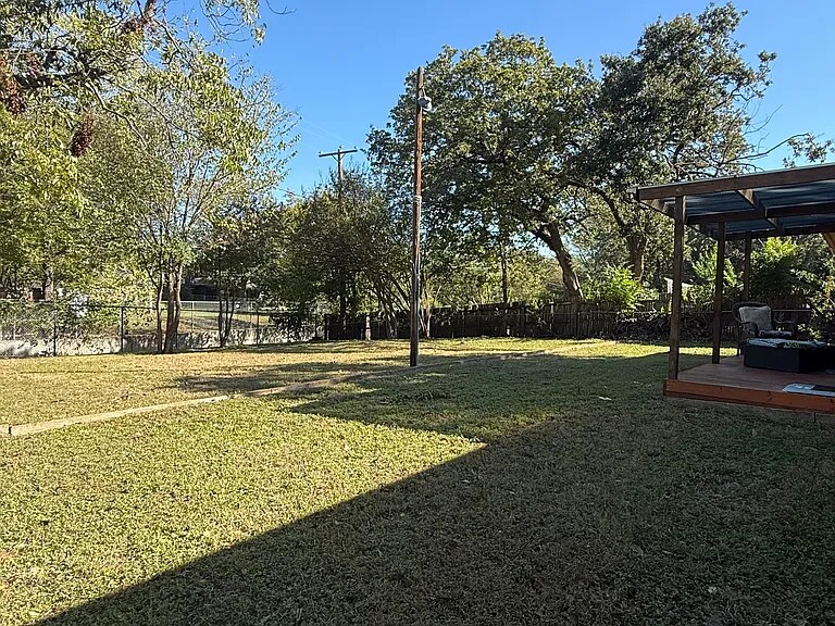 Building Photo - 7013 Meadowbrook Dr