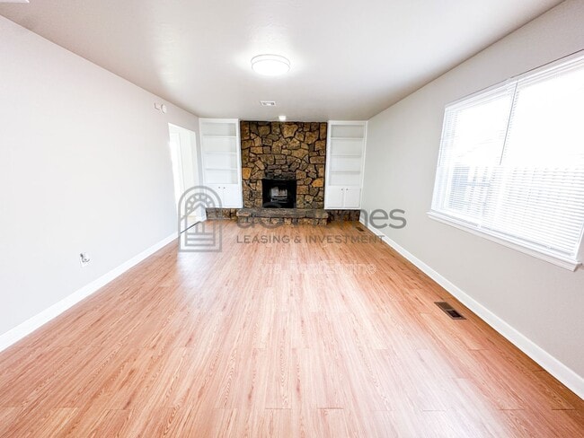 Building Photo - 730 Arlington Dr