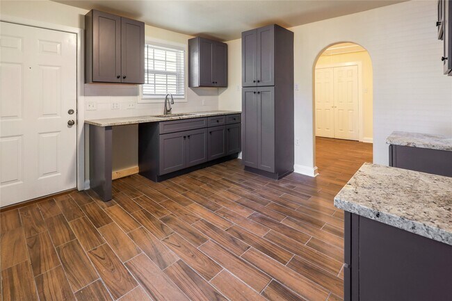 Building Photo - 4606 Antha St