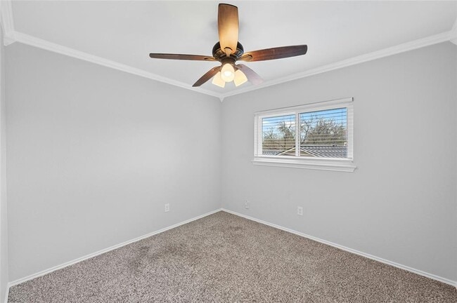 Building Photo - 8303 Los Ranchos Dr