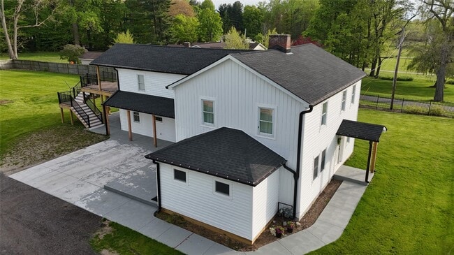 Building Photo - 6615 E Lake Rd