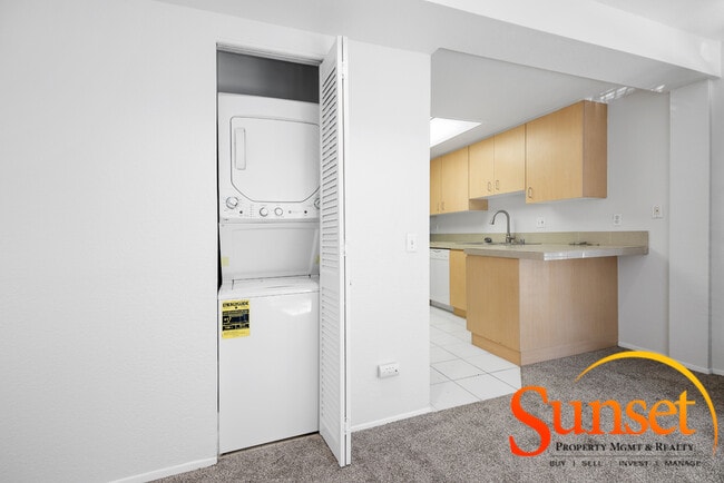 Building Photo - 3975 Hortensia St