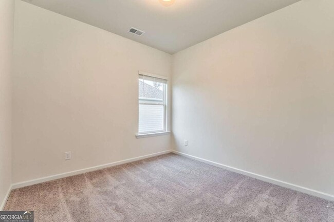 Building Photo - 8 Majestic Oaks Way NE