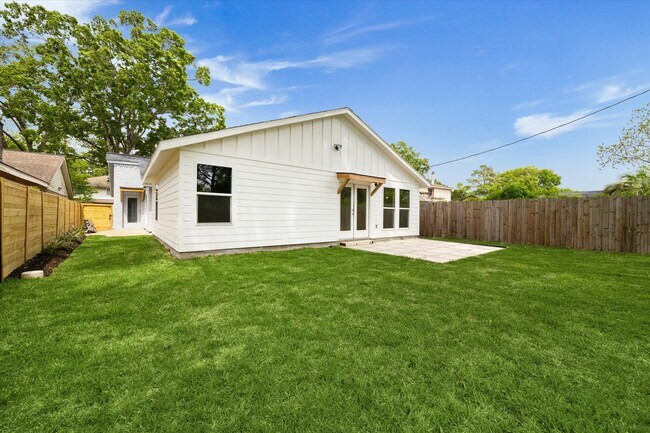 Building Photo - 9319 Carousel Ln