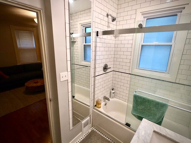 Building Photo - 5815-17 Holden St