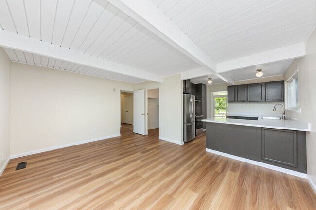 Building Photo - 81 Sotelo Way