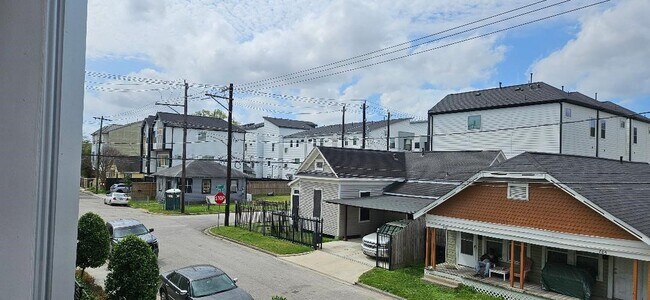 Building Photo - 712 Cage St