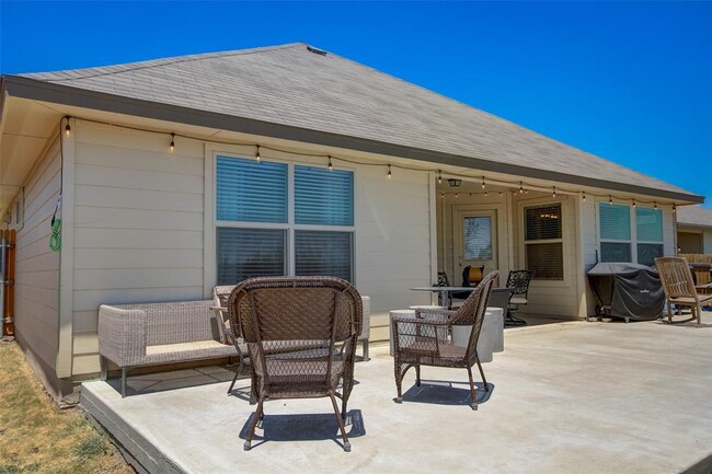 Building Photo - 511 Kyra Ln