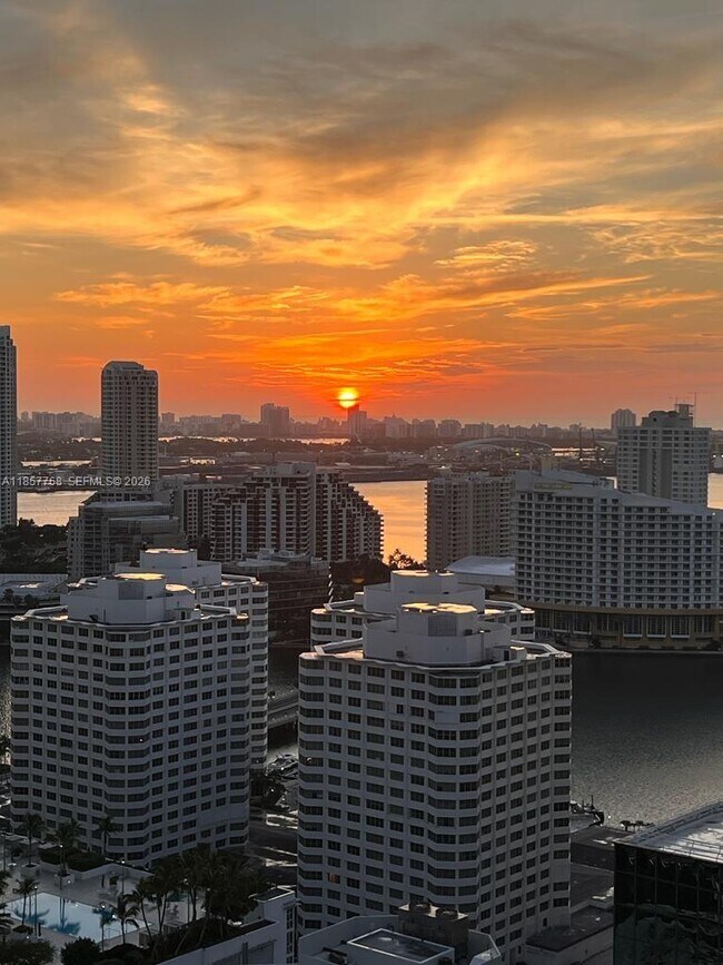 Building Photo - 1060 Brickell Ave