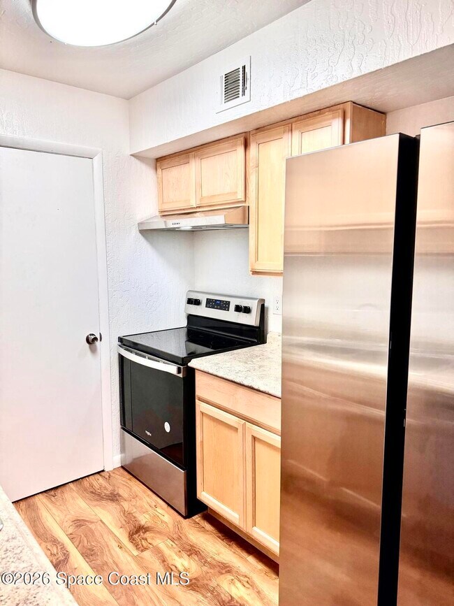 Building Photo - 2100 Forest Knoll Dr NE