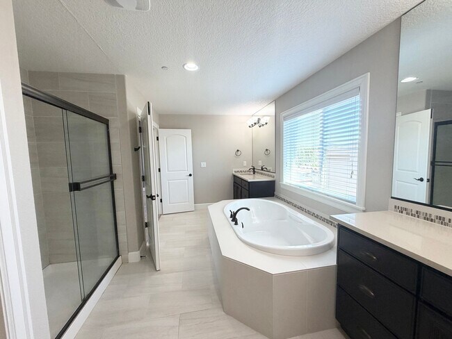 Building Photo - Beautiful 5 Bedroom with Den/Office and Large Bonus Room in Bethany Ridge!!!