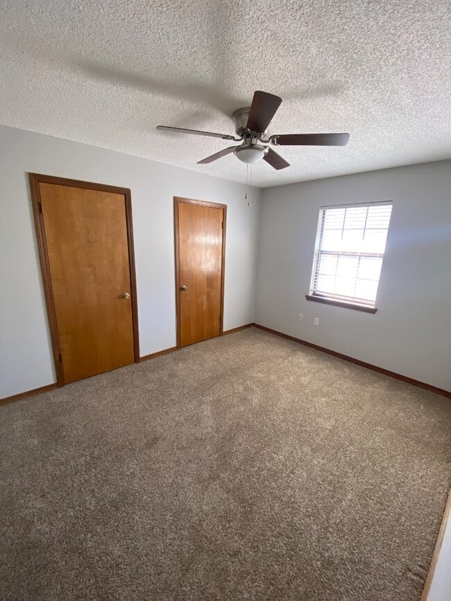 Building Photo - 1225 Woodside Dr