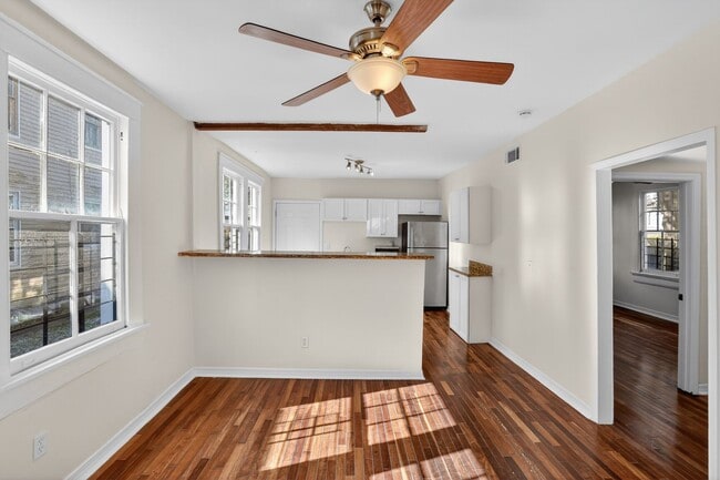 Building Photo - 3132 Robert St