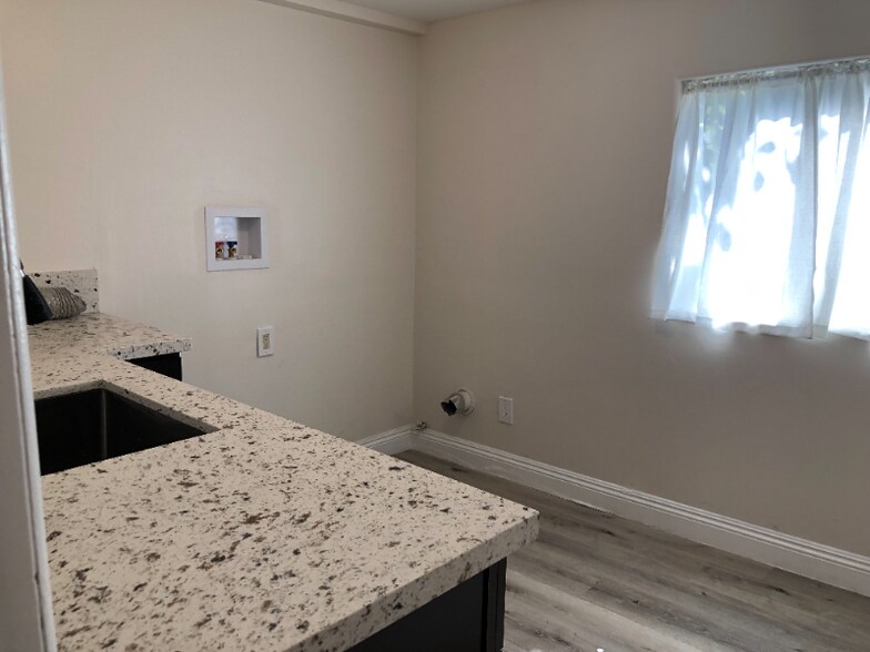 Building Photo - 22822 Azalia Ln
