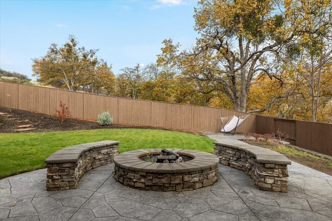 Building Photo - 4375 Vista Pointe Dr