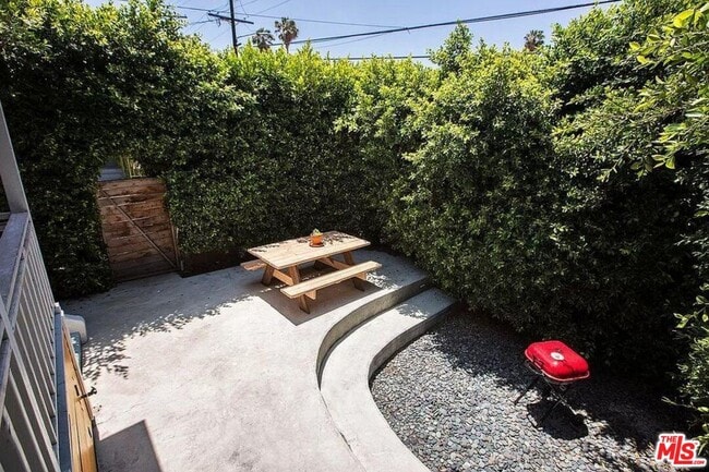 Building Photo - 2232 Allesandro St