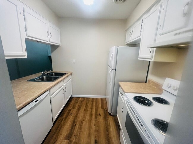 Building Photo - Welcome to Woodbine Two