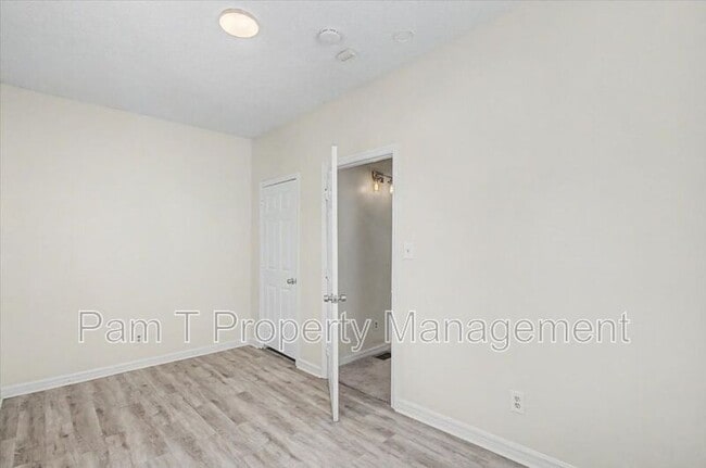 Building Photo - 814 Ott St