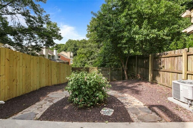 Building Photo - 460 Forestgate Ct
