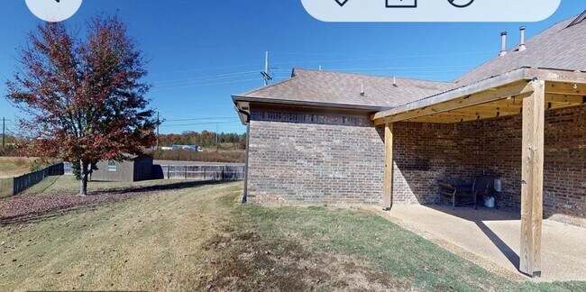 Building Photo - 763 Fairway Pointe Cove W