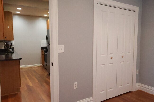 Building Photo - 757 Syracuse Ave